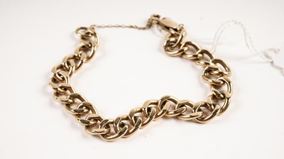 Lot 483 - A 9ct yellow gold curb link bracelet