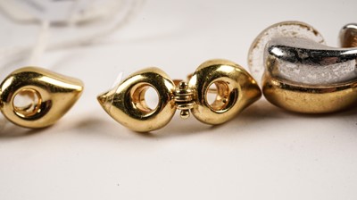 Lot 485 - A selection of gold earrings