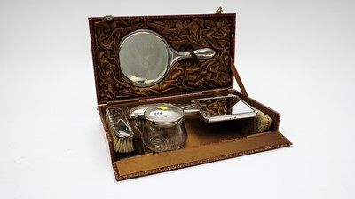 Lot 414 - A selection of silver mounted dressing table items