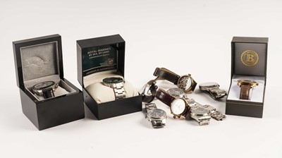 Lot 526 - A selection of military interest dress watches