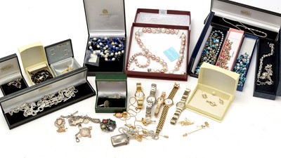 Lot 492 - A collection of silver and costume jewellery