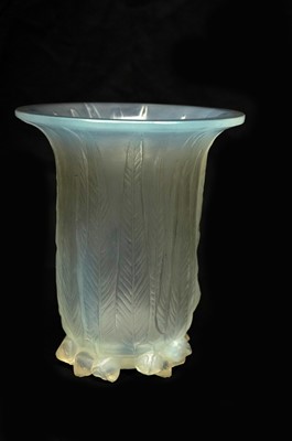 Lot 850 - Lalique Eucalyptus pattern vase