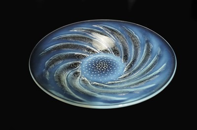 Lot 851 - Lalique 'Poisson' opalescent dish
