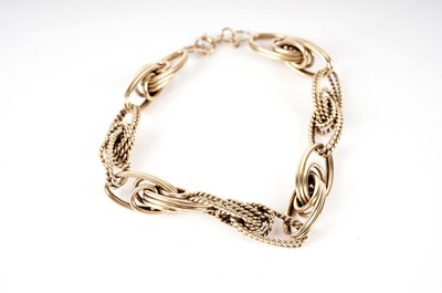 Lot 475 - An 18ct yellow gold fancy link chain bracelet