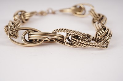 Lot 475 - An 18ct yellow gold fancy link chain bracelet