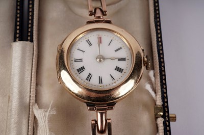 Lot 427 - A Victorian yellow gold cased wristwatch