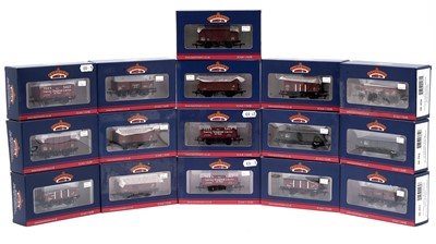 Lot 544 - Bachmann rolling stock and other items