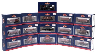 Lot 547 - Bachmann rolling stock and other items
