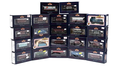 Lot 548 - Bachmann rolling stock and other items
