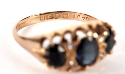 Lot 470 - A sapphire and diamond ring