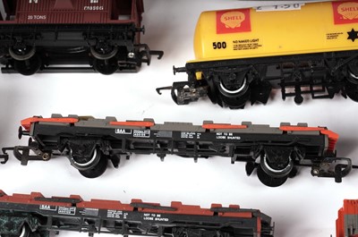 Lot 558 - A selection of unboxed 00-gauge model railway rolling stock