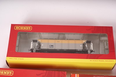 Lot 560 - Hornby 00-gauge model railway rolling stock