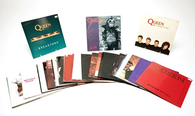 Lot 522 - A collection of Queen and associated solo 7" singles
