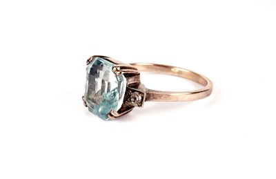 Lot 429 - An aquamarine and white sapphire dress ring