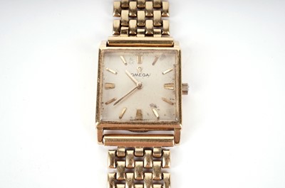 Lot 485 - An 18ct yellow gold cased Omega wristwatch