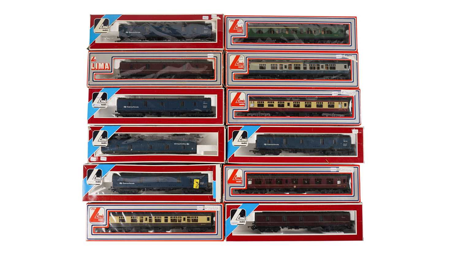 Lot 593 - Lima 00-gauge coaches