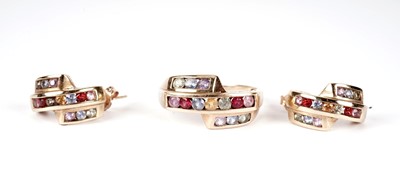 Lot 431 - A coloured gem stone set ring and earrings