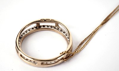 Lot 432 - A diamond pendant, on chain