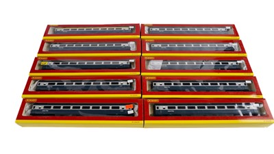 Lot 606 - Hornby 00-gauge coaches