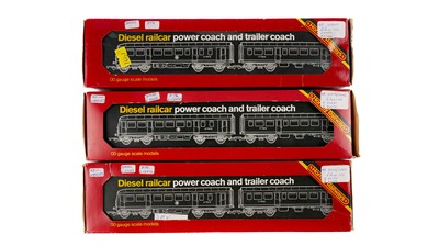 Lot 614 - Hornby 00-gauge diesel railcar and coaches