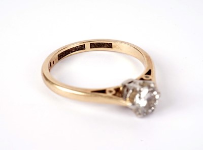 Lot 448 - A solitaire diamond ring