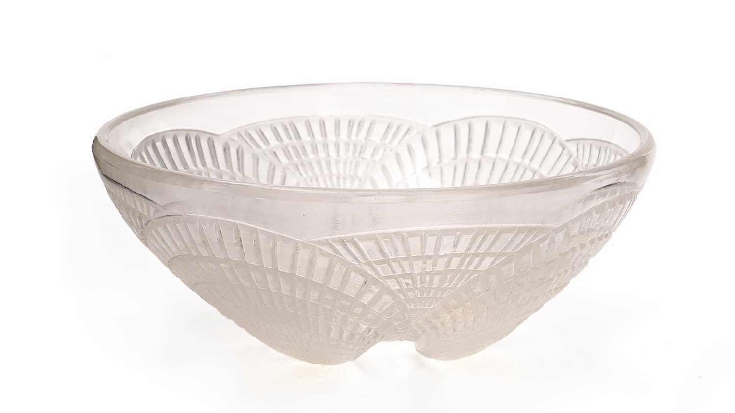 Lot 103 - Lalique ''Coquilles' pattern small bowl
