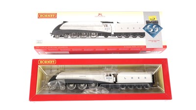 Lot 651 - Hornby 00-gauge 4-6-2 Silver Jubilee A4 Class locomotive and tender