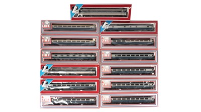 Lot 675 - Lima 00-gauge carriages