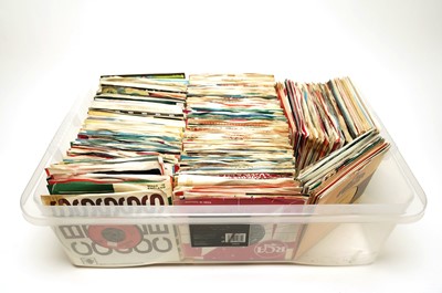 Lot 535 - A large collection of 1960's 7" singles