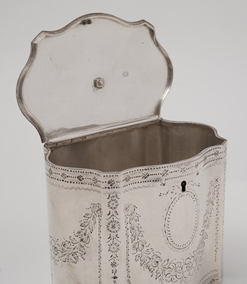 Lot 336 - A George III tea caddy