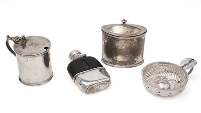 Lot 342 - A mixed lot of silver items