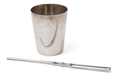 Lot 334 - A Indian beaker and marrow scoop