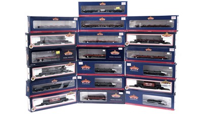 Lot 718 - Bachmann 00-gauge rolling stock