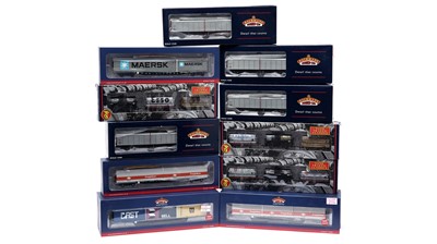 Lot 720 - Bachmann 00-gauge rolling stock and other items