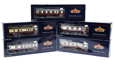 Lot 723 - Bachmann 00-gauge carriages