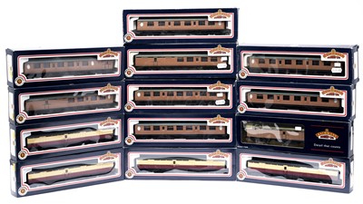 Lot 726 - Bachmann 00-gauge carriages