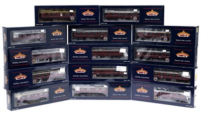 Lot 727 - Bachmann 00-gauge rolling stock