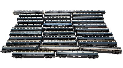 Lot 749 - Inter-city rail cars by Hornby, Lima and others