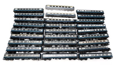 Lot 750 - Inter-city rail cars and carriages by Hornby, Lima and others