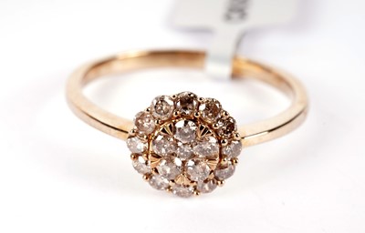 Lot 507 - A champagne diamond ring