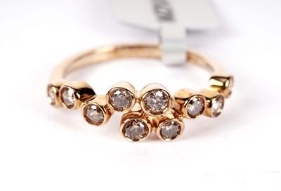Lot 515 - A champagne diamond ring