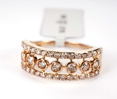 Lot 516 - A champagne diamond ring