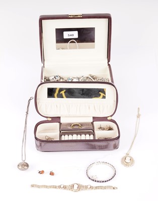 Lot 540 - A selection of jewellery