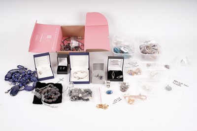 Lot 468 - A selection of stone jewellery, silver set jewellery and other items