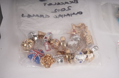 Lot 468 - A selection of stone jewellery, silver set jewellery and other items