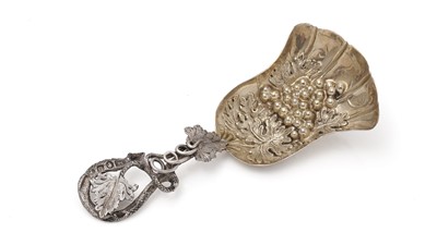 Lot 261 - A Victorian naturalistic caddy spoon