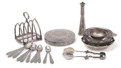 Lot 513 - A mixed lot of silver
