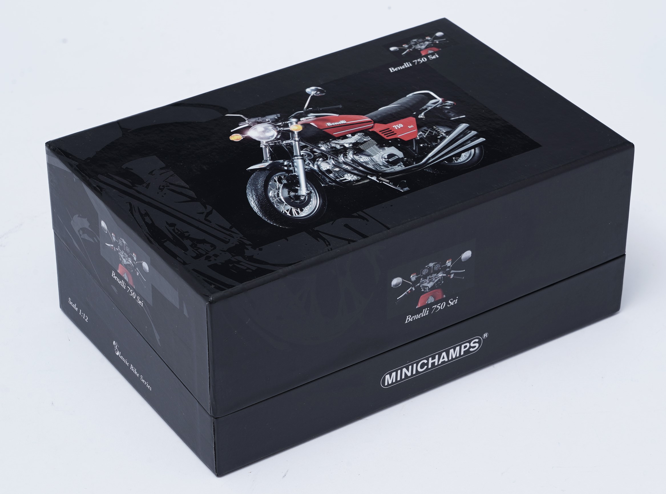 Lot 899 - Minichamps Benelli 750 Sei