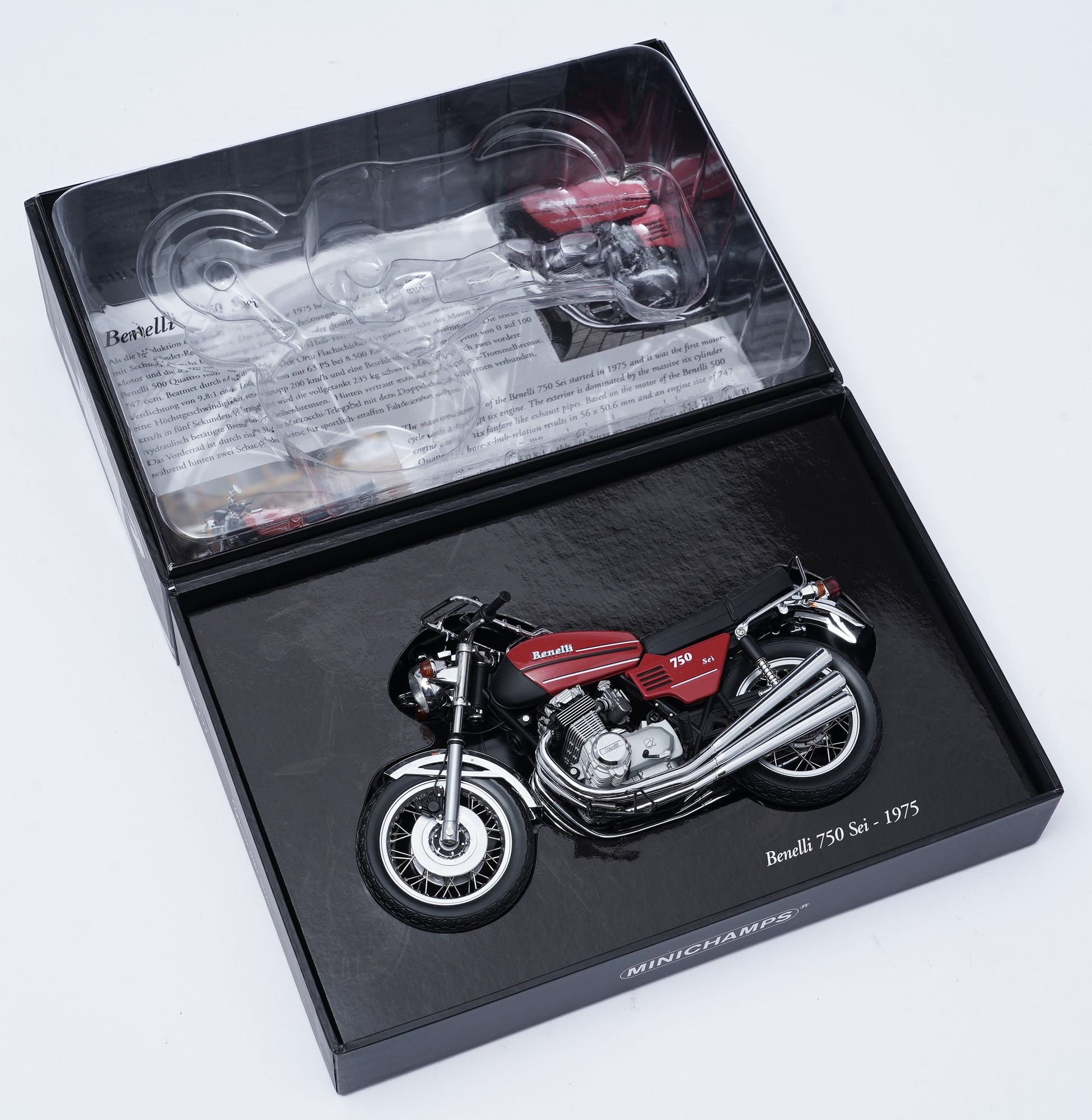 Lot 899 - Minichamps Benelli 750 Sei
