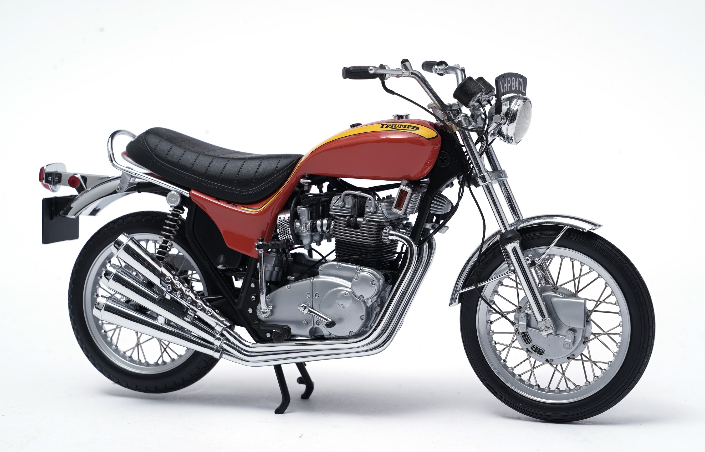 Lot 904 - Minichamps Triumph Hurricane X75